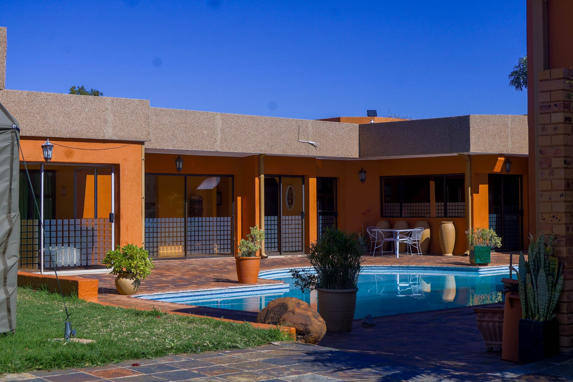 Lantana · Poolside: Poolside courtyard at Boga Legaba Lantana